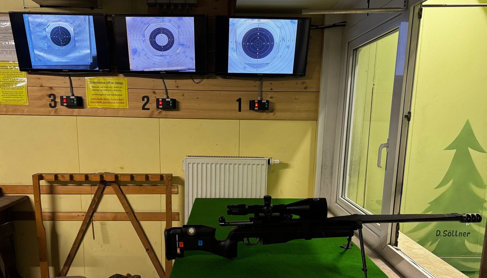 100-Meter Stand Bildschirme, vorne