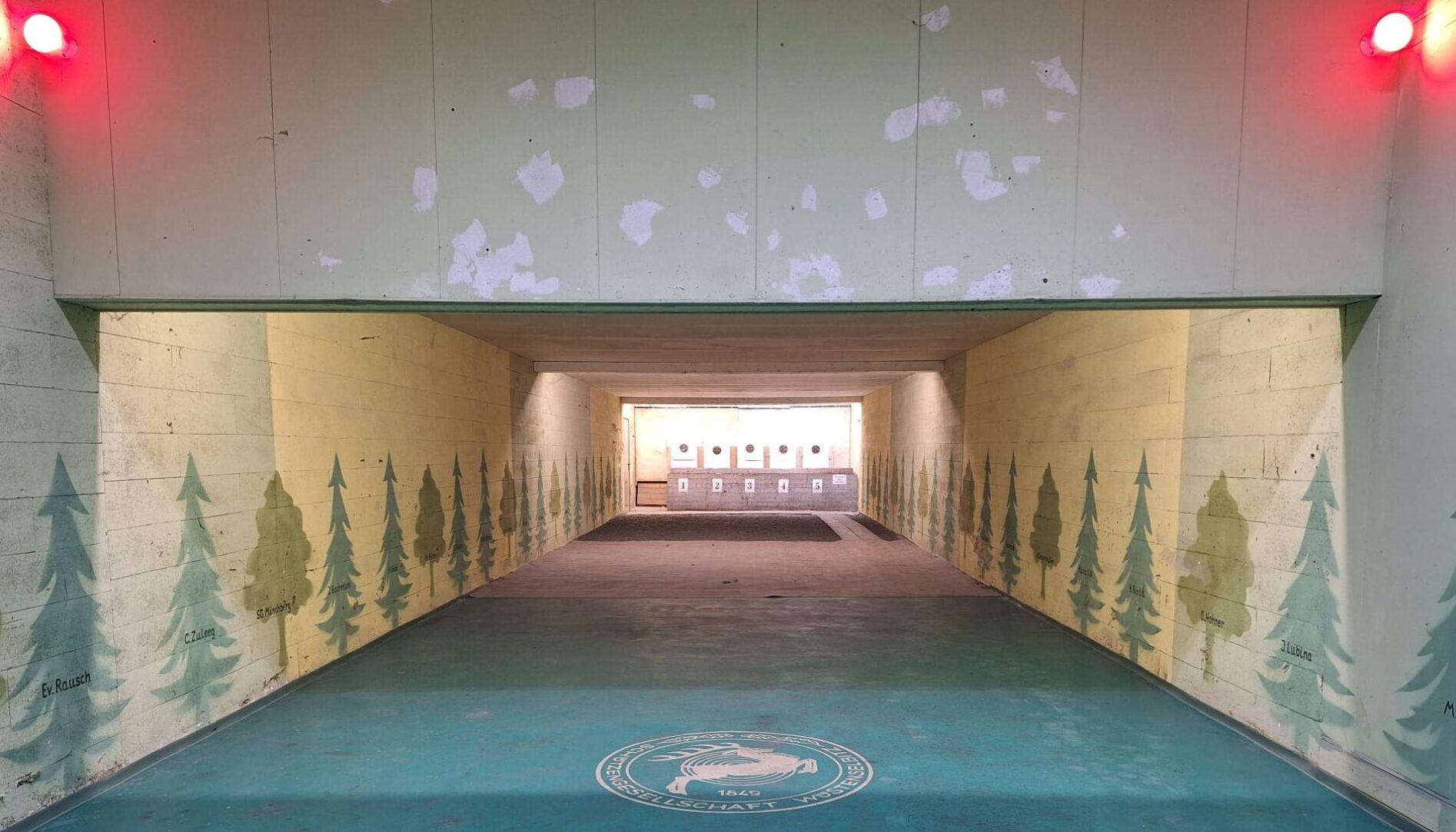25-Meter Stand
